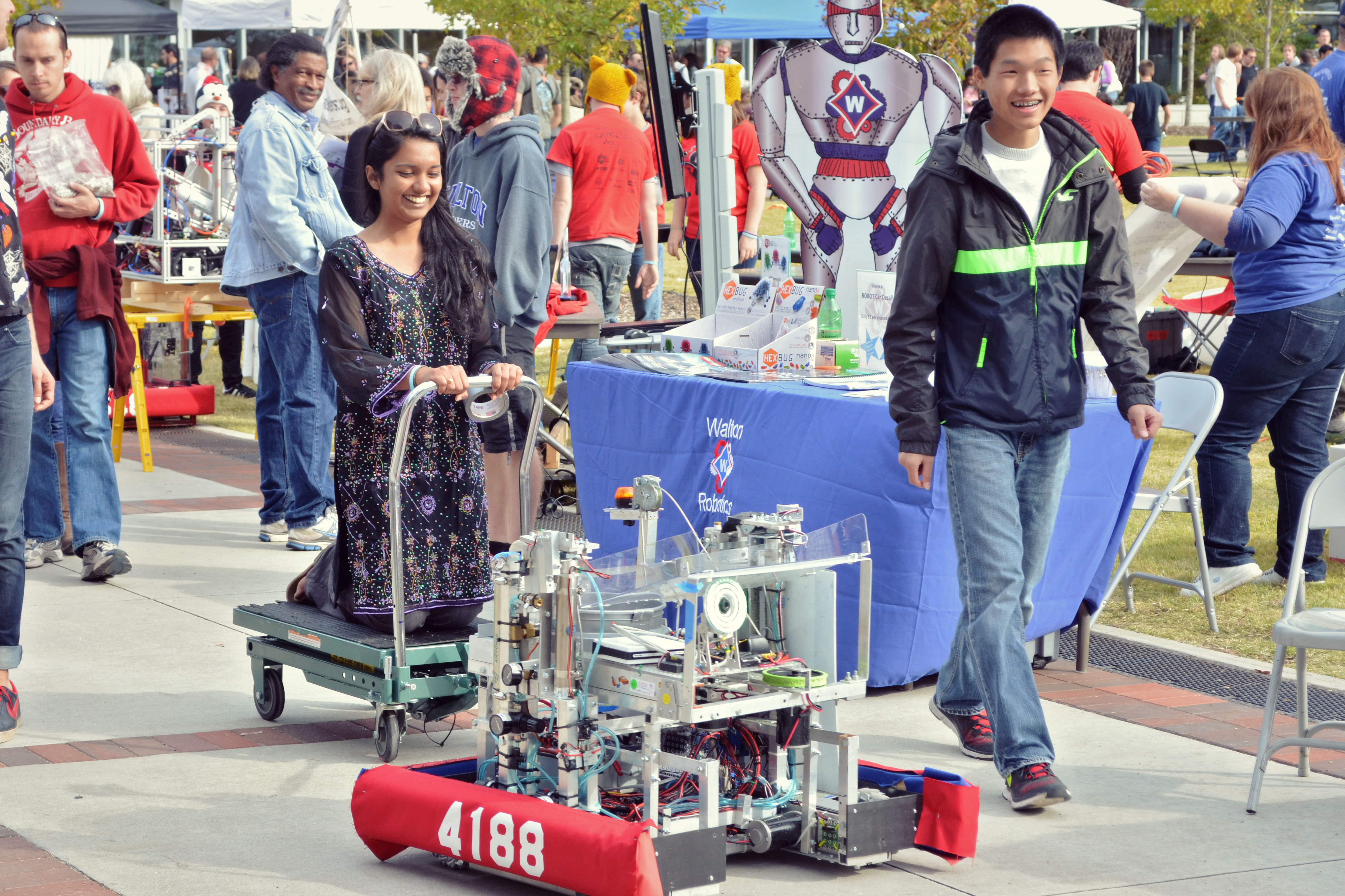 AMMF 2013: FIRST Robotics frisbee throwing robot